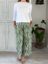 Load image into Gallery viewer, Mia Tee Crew Neck