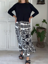 Load image into Gallery viewer, Mia Tee Crew Neck