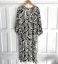 Load image into Gallery viewer, Tangier Tunic in Bold Black &amp; White