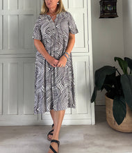 Load image into Gallery viewer, Barcelona Dress in Black and Cream