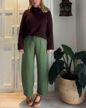 Load image into Gallery viewer, Barely Barrel Pants in Irish Green Linen Blend