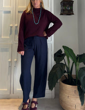 Load image into Gallery viewer, Barely Barrel Pants in Navy Linen Blend