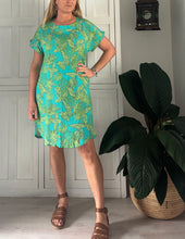 Load image into Gallery viewer, Summer Shift in Pineapple &amp; Leaf