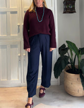 Load image into Gallery viewer, Barely Barrel Pants in Navy Linen Blend