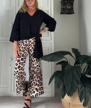 Load image into Gallery viewer, Kokomo Pants in Leopard Print Linen Blend