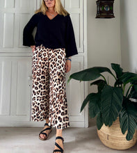 Load image into Gallery viewer, Kokomo Pants in Leopard Print Linen Blend