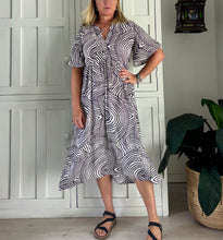 Load image into Gallery viewer, Barcelona Dress in Black and Cream