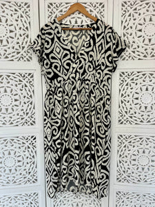 Kimono Midi dress in Black & White Ikat