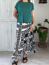 Load image into Gallery viewer, Maxi Frill Skirt in Black and White