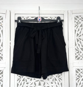 Koko Shorts in Black Linen Blend