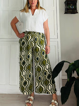 Load image into Gallery viewer, Culotte Pants in Green and Cream Geometric